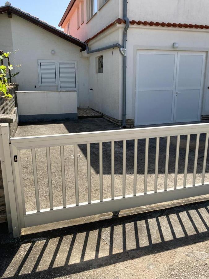 פריבלאקה Beach Apartments מראה חיצוני תמונה
